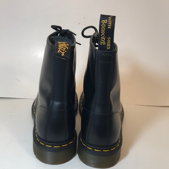 NEW Dr Martens 11821 Black 8-Eye Classic Boots 9 - Picture 7 of 7